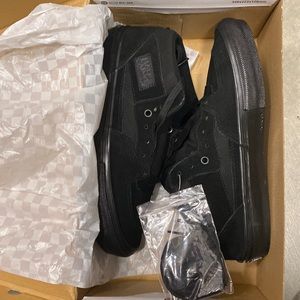VANS HALF CAB BLACK/BLACK SIZE 9 or 9.5